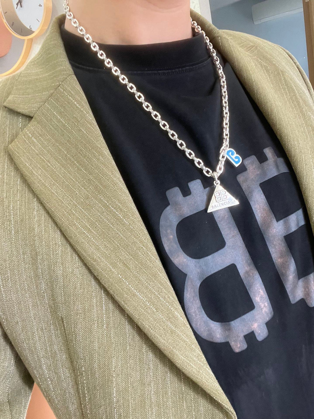 Geometric Emblem Pendant Necklace in Polished Metal-Tone – Vintage Detail – Design 048 detail view