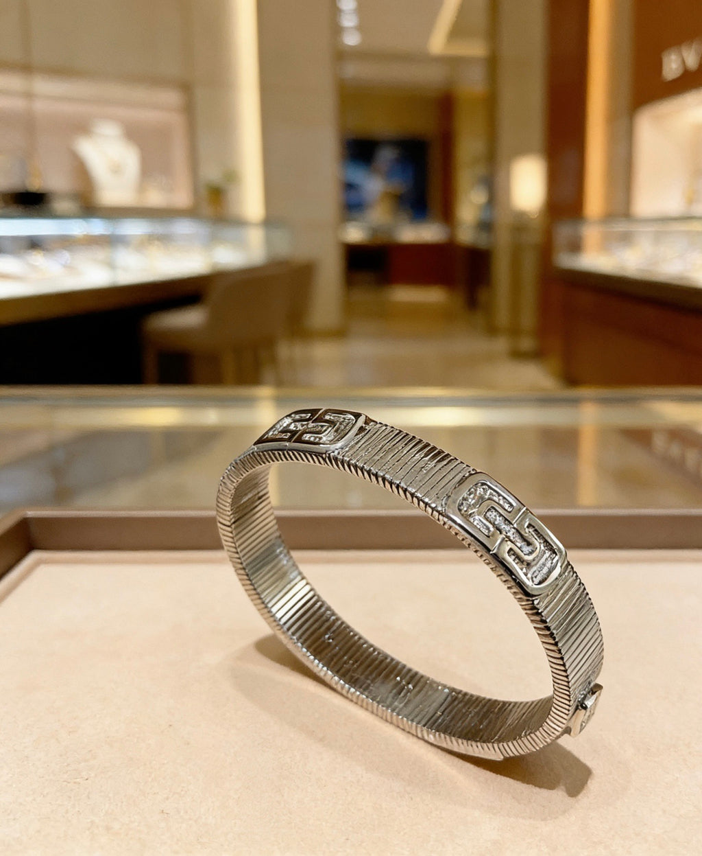 Serpentine Bangle in Polished Metal-Tone – Serpentine Detail – Design 006 main product view