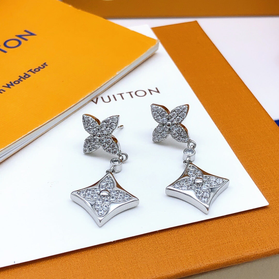Geometric Emblem Fashion Accessory – Silver Detail – Design 004 side detail