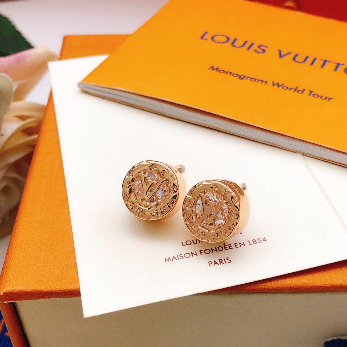 Round Stud Earrings in Rose-Gold-Tone – Rose Gold Detail detail view