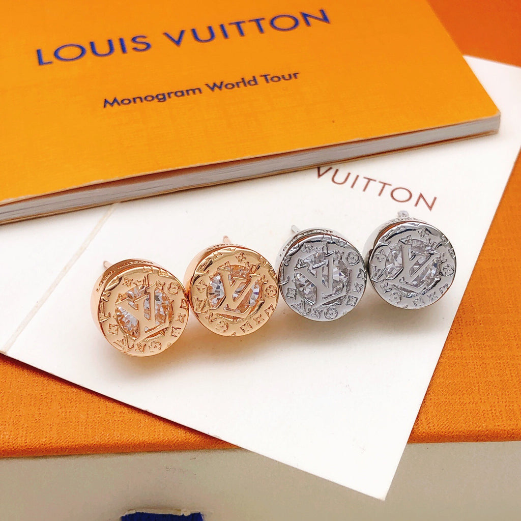Round Stud Earrings in Rose-Gold-Tone – Rose Gold Detail close-up detail