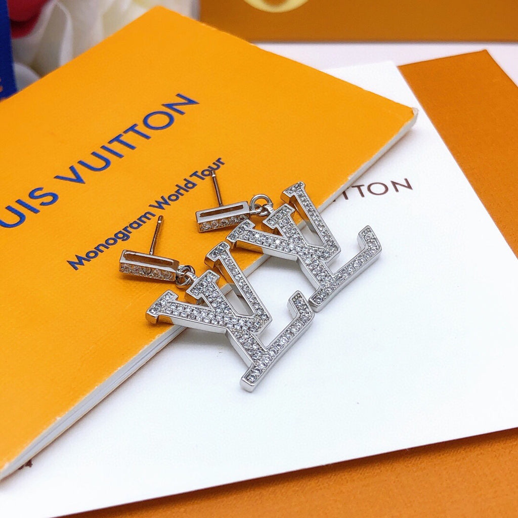 Geometric Emblem Pendant in Silver-Tone – Silver Detail detail view