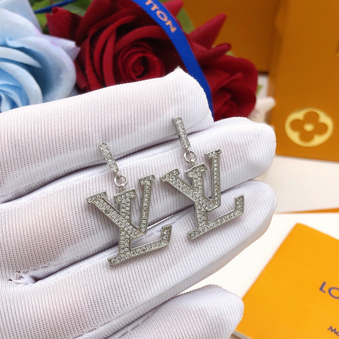 Geometric Emblem Pendant in Silver-Tone – Silver Detail – Design 002 close-up detail