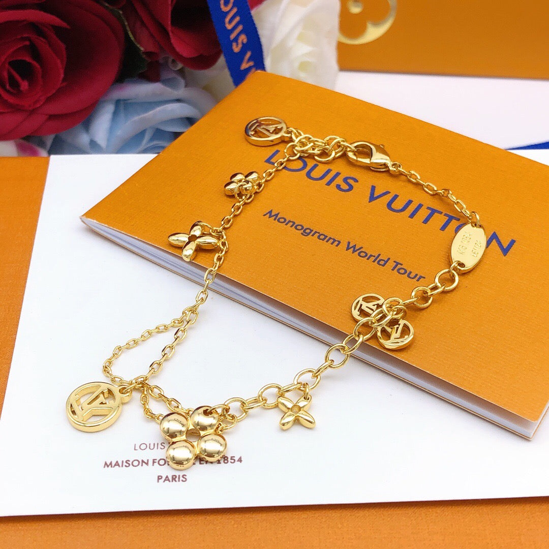 Floral Bracelet in Gold-Tone – Design 010 side detail