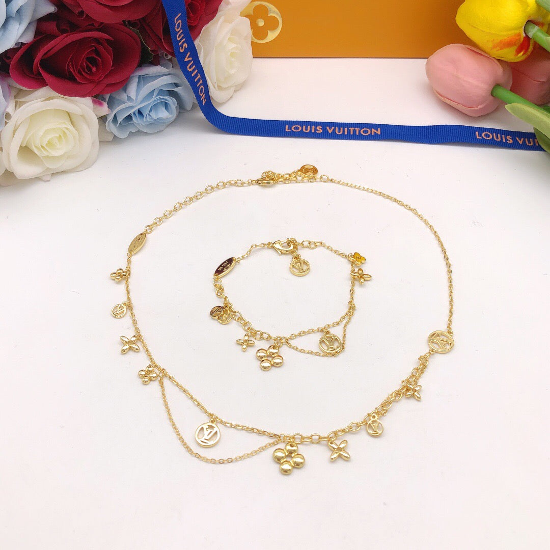 Floral Bracelet in Gold-Tone – Design 010 main product view