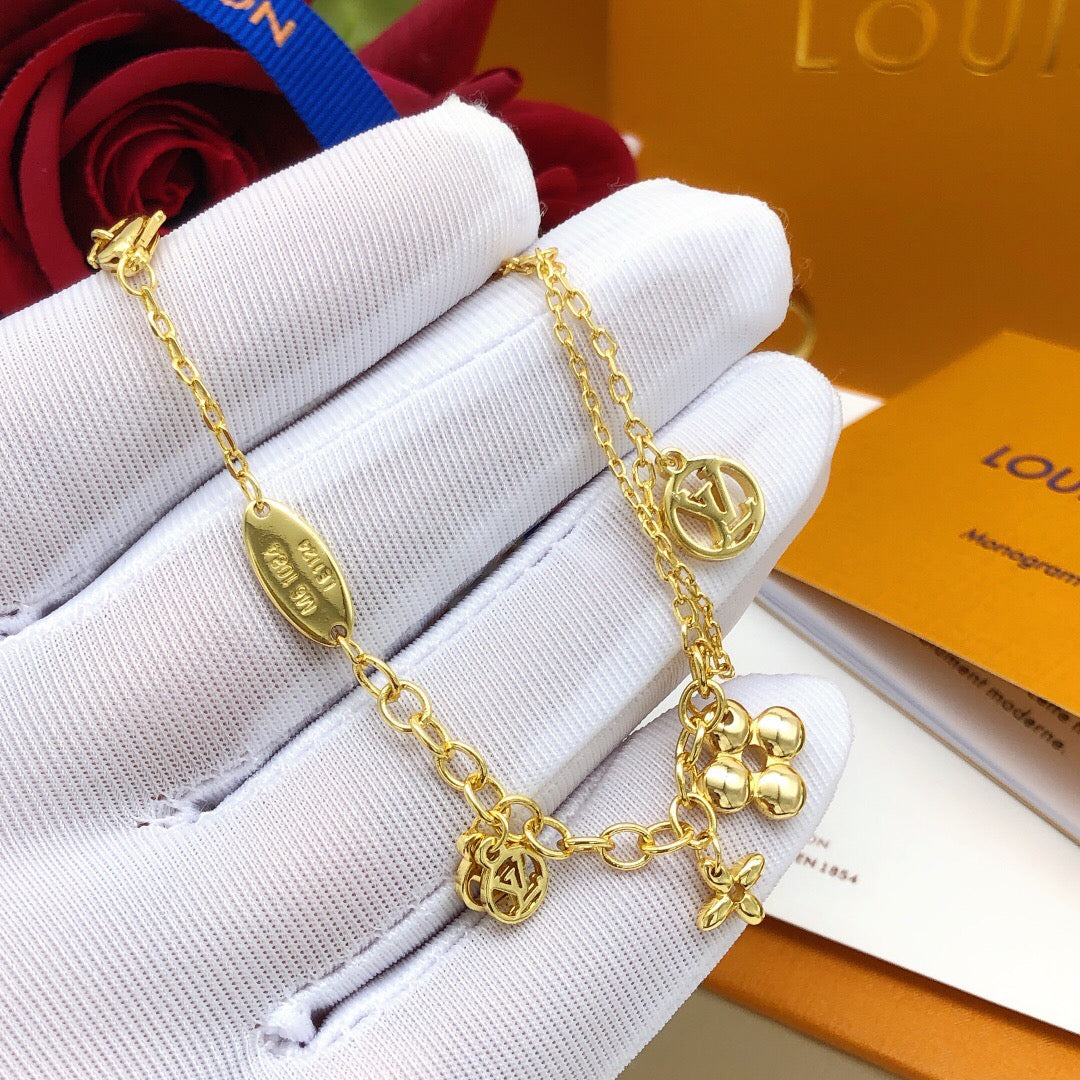 Floral Bracelet in Gold-Tone – Design 010 detail view
