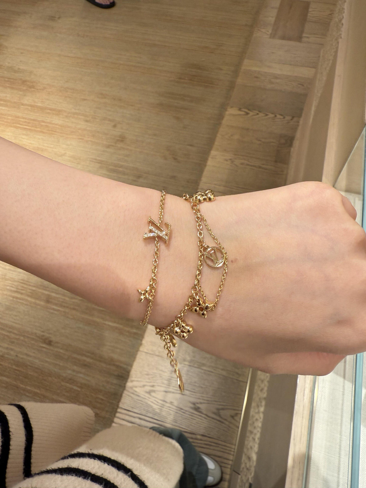 Floral Bracelet in Gold-Tone – Design 008 detail view