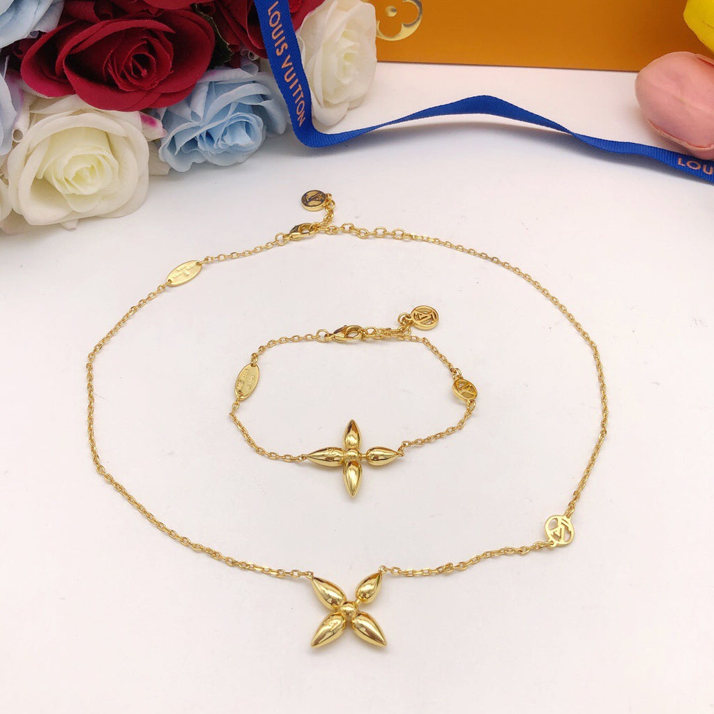 Geometric Emblem Bracelet in Gold-Tone – Design 039 main product view