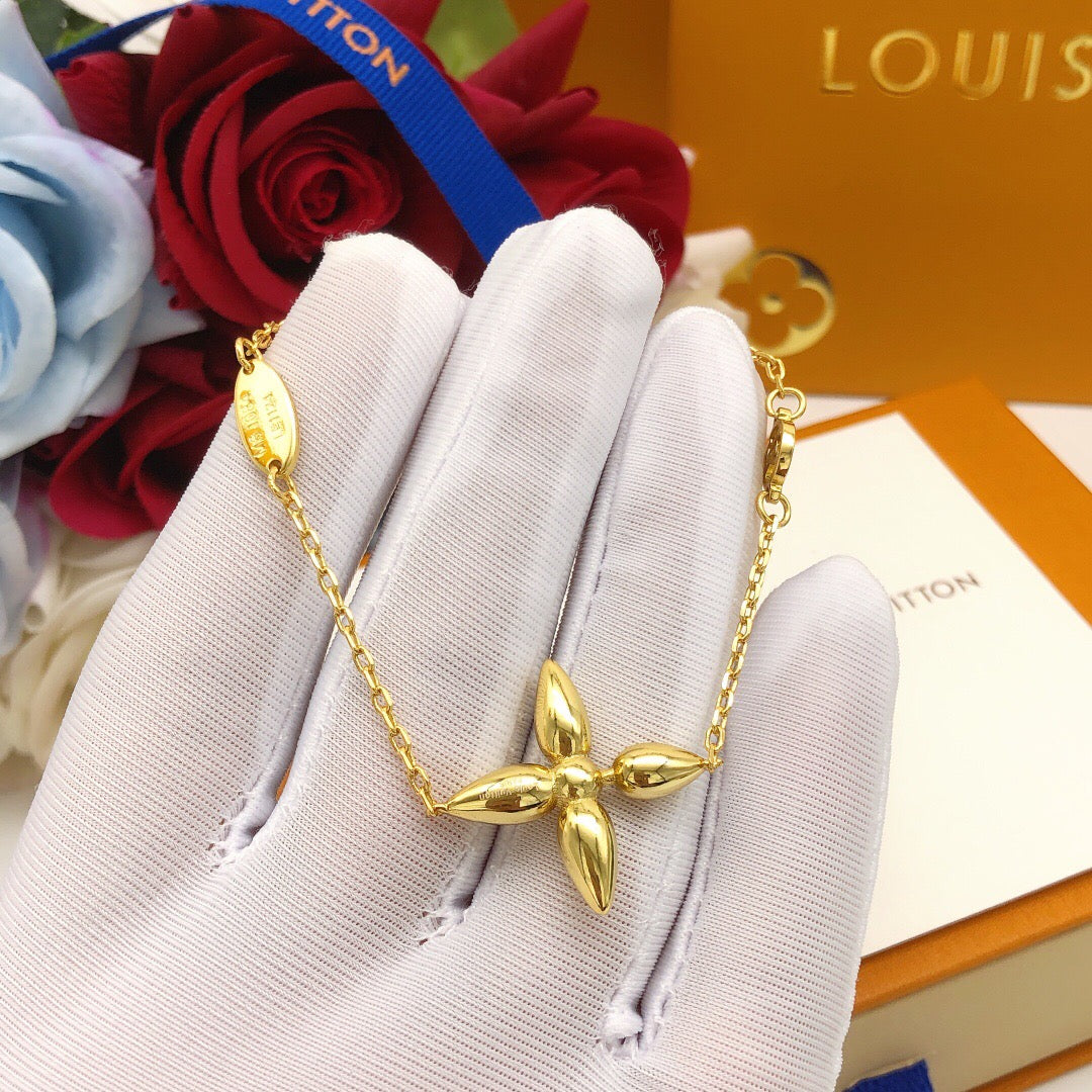 Geometric Emblem Bracelet in Gold-Tone – Design 039 detail view
