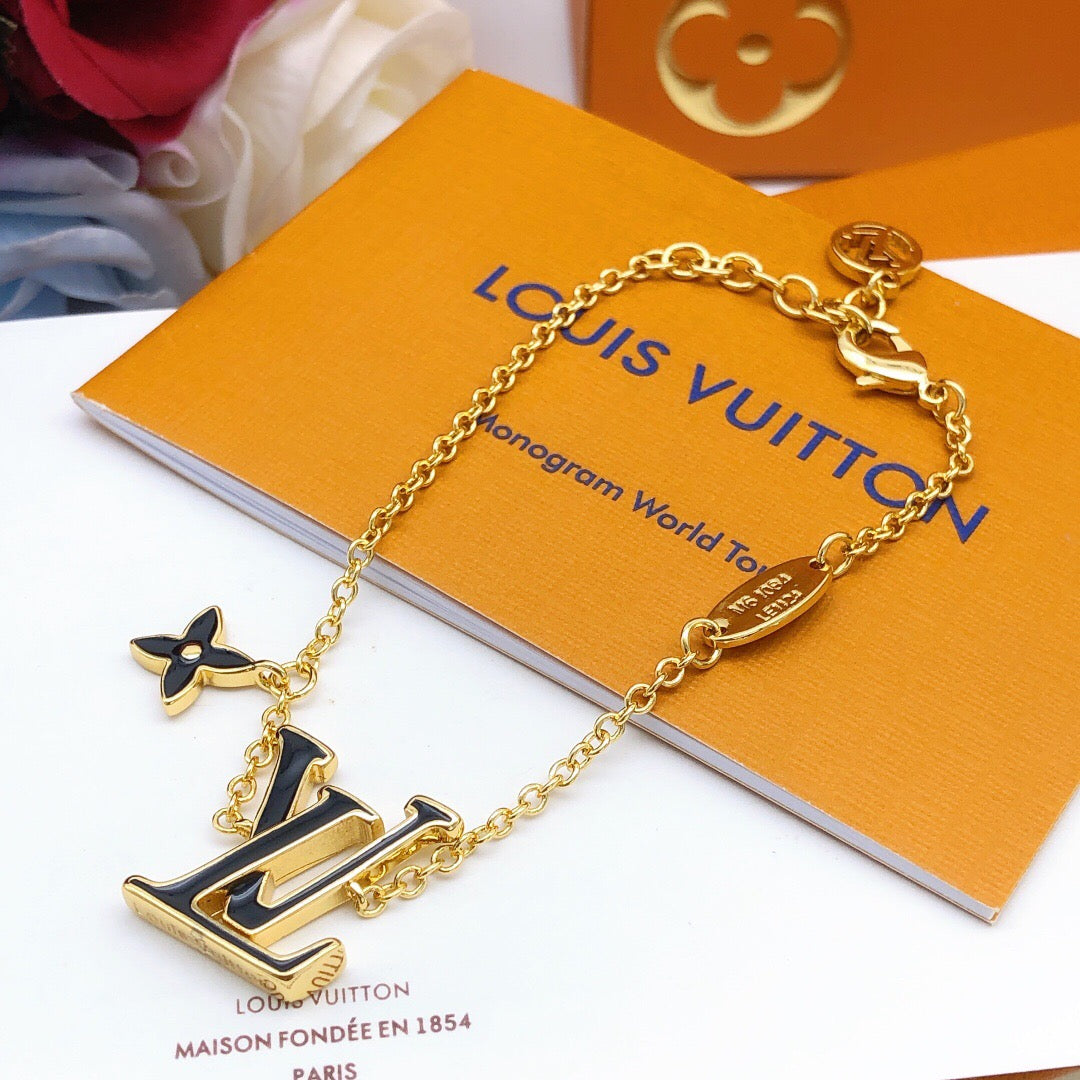 Geometric Emblem Bracelet in Gold-Tone – Black Detail – Design 004 close-up detail