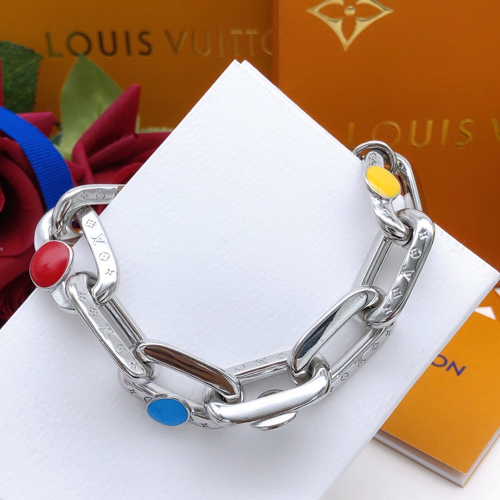 Geometric Emblem Fashion Accessory – Silver Detail – Design 002 side detail