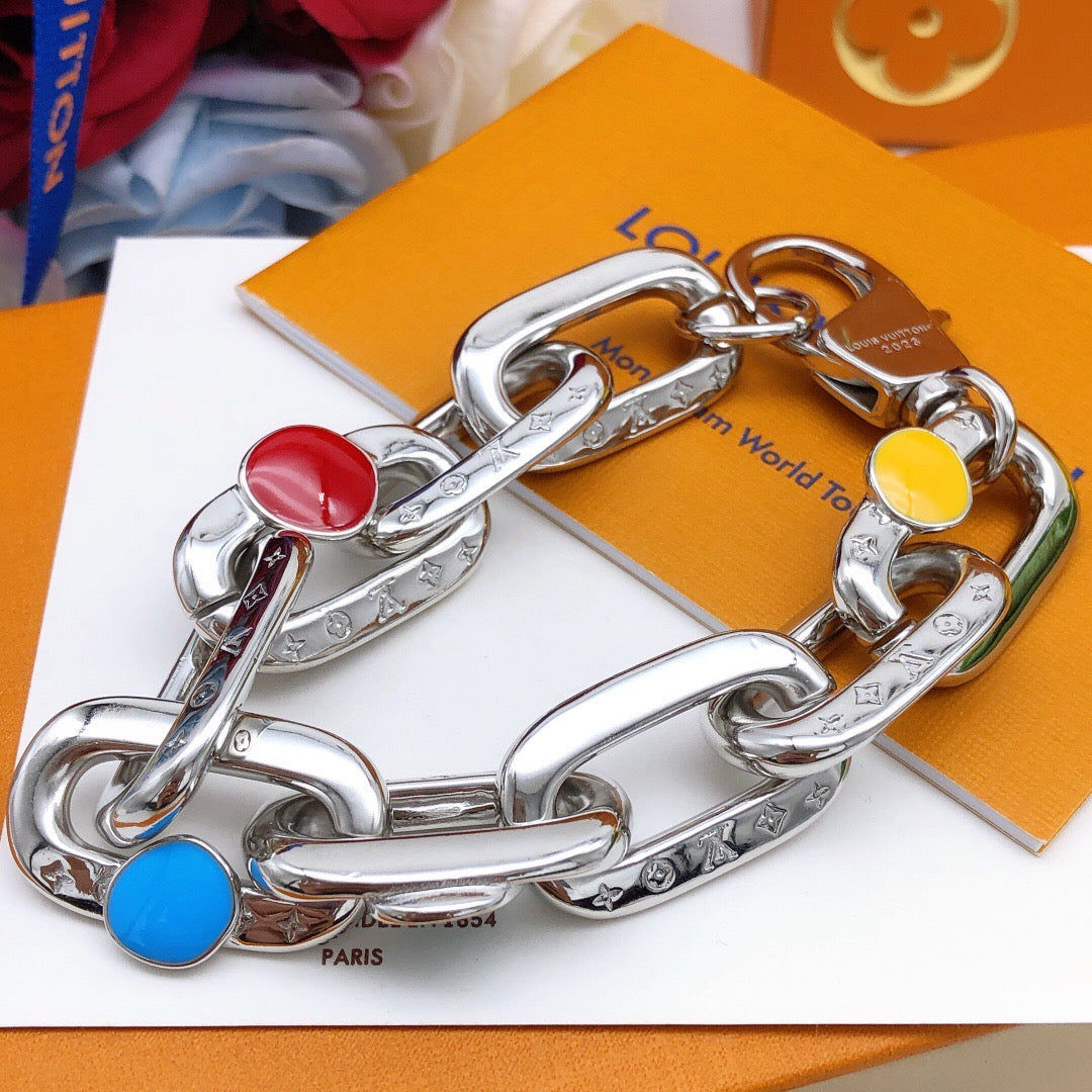 Geometric Emblem Fashion Accessory – Silver Detail – Design 003 detail view