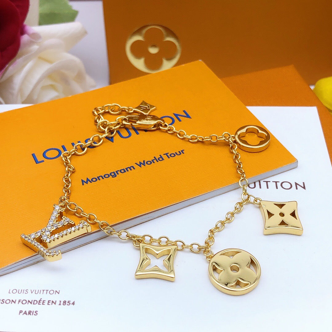 Geometric Emblem Bracelet in Gold-Tone – Design 047 side detail