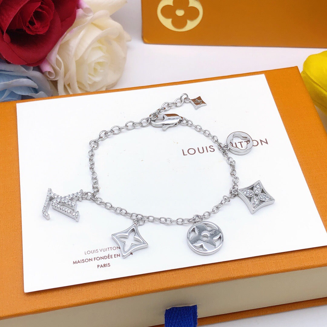 Geometric Emblem Bracelet in Silver-Tone – Silver Detail – Design 013 side detail