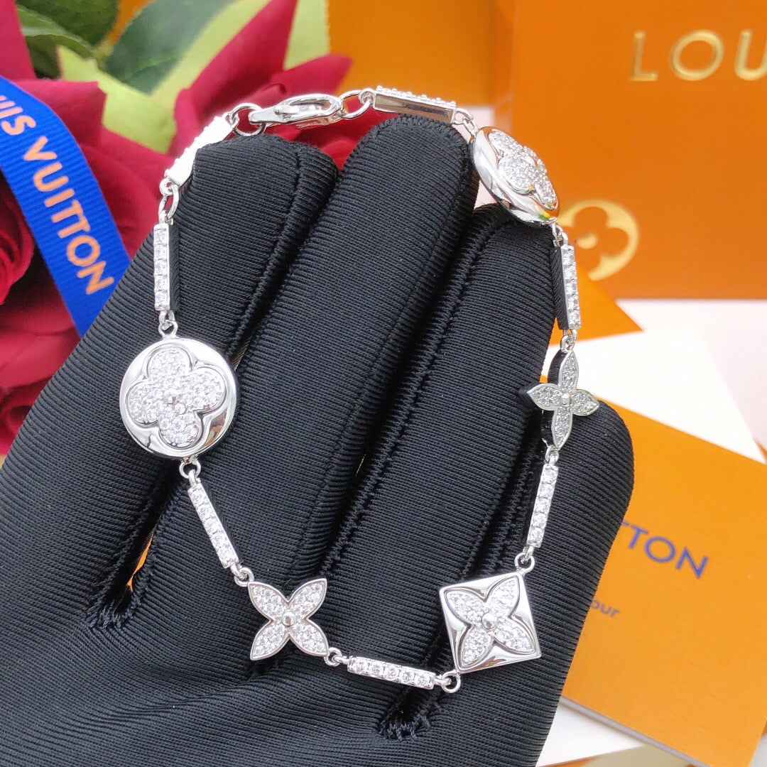 Geometric Emblem Bracelet in Silver-Tone – Silver Detail – Design 016 main product view