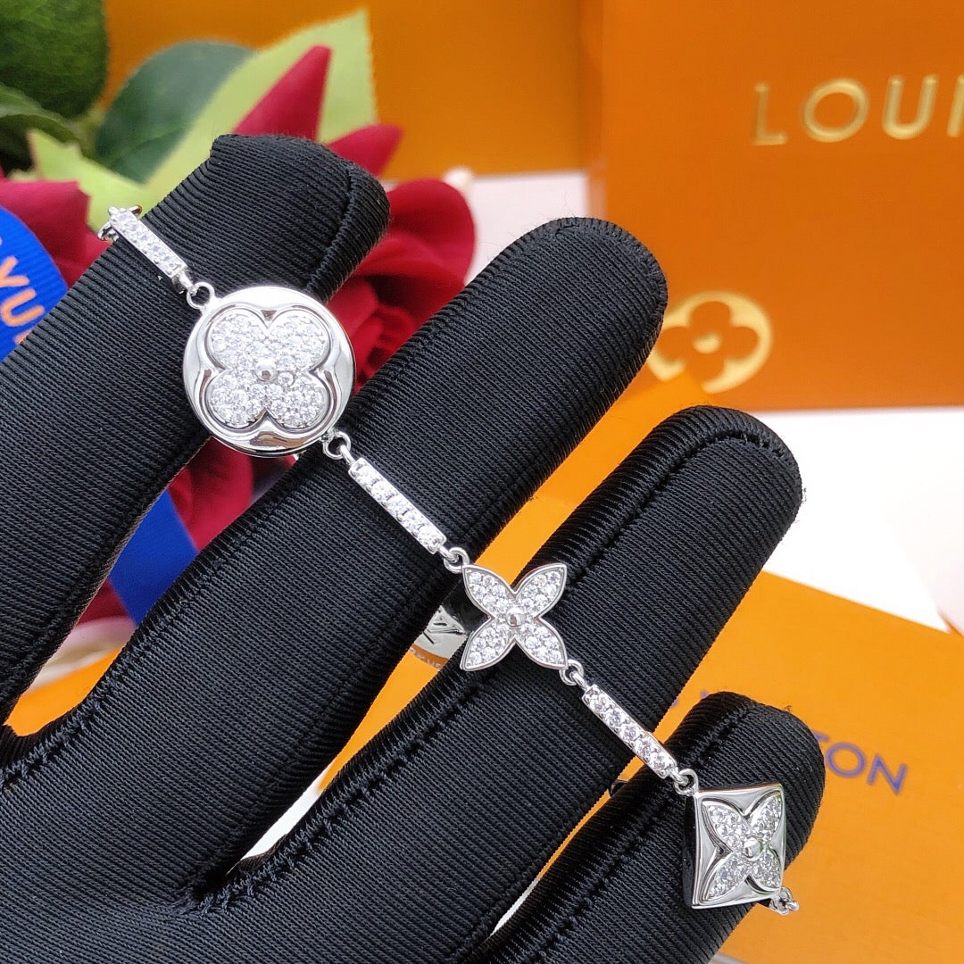 Geometric Emblem Bracelet in Silver-Tone – Silver Detail – Design 012 close-up detail