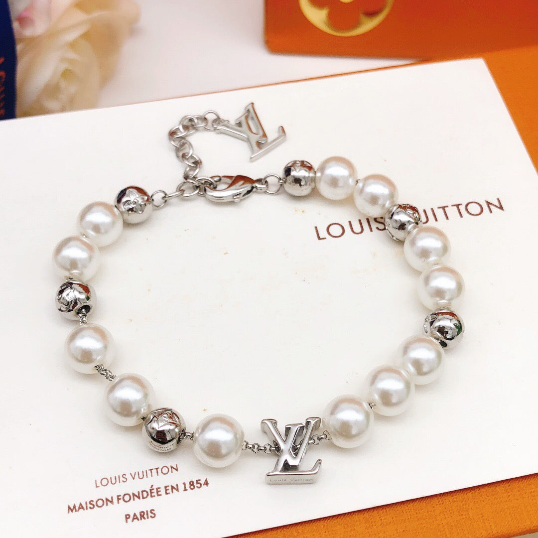 Geometric Emblem Bracelet in Gold-Tone – Pearl Detail – Design 006 detail view