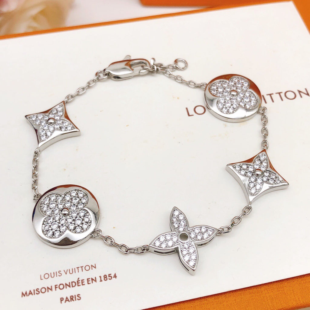 Geometric Emblem Bracelet in Silver-Tone – Silver Detail – Design 011 side detail
