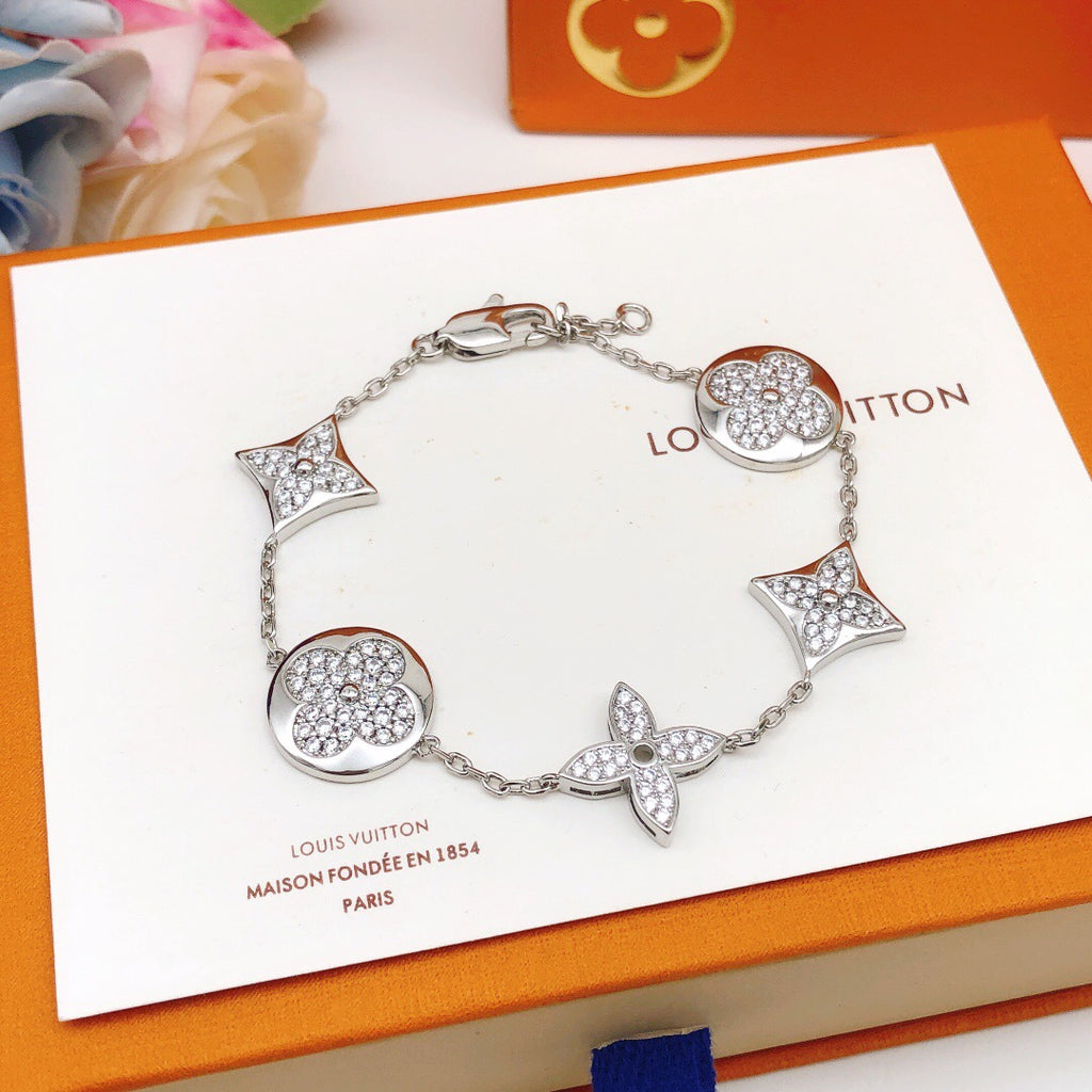 Geometric Emblem Bracelet in Silver-Tone – Silver Detail – Design 011 close-up detail