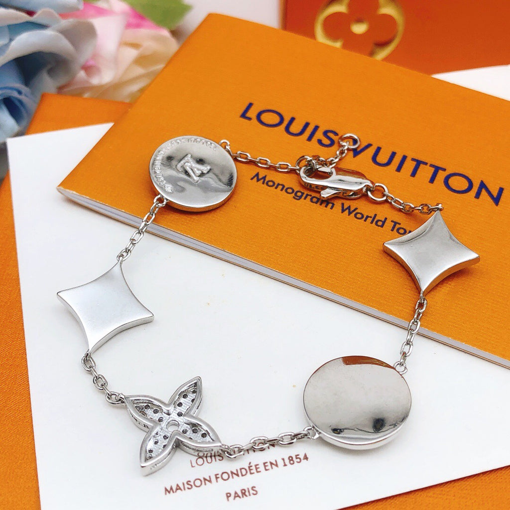 Geometric Emblem Bracelet in Silver-Tone – Silver Detail – Design 011 detail view