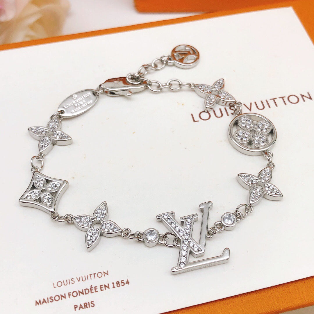 Geometric Emblem Bracelet in Silver-Tone – Silver Detail – Design 010 side detail