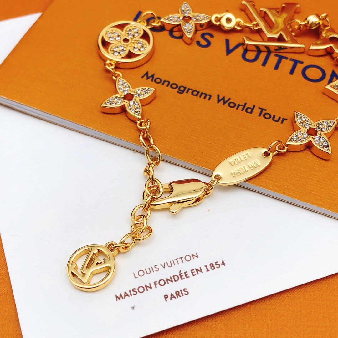 Geometric Emblem Bracelet in Gold-Tone – Design 032 detail view