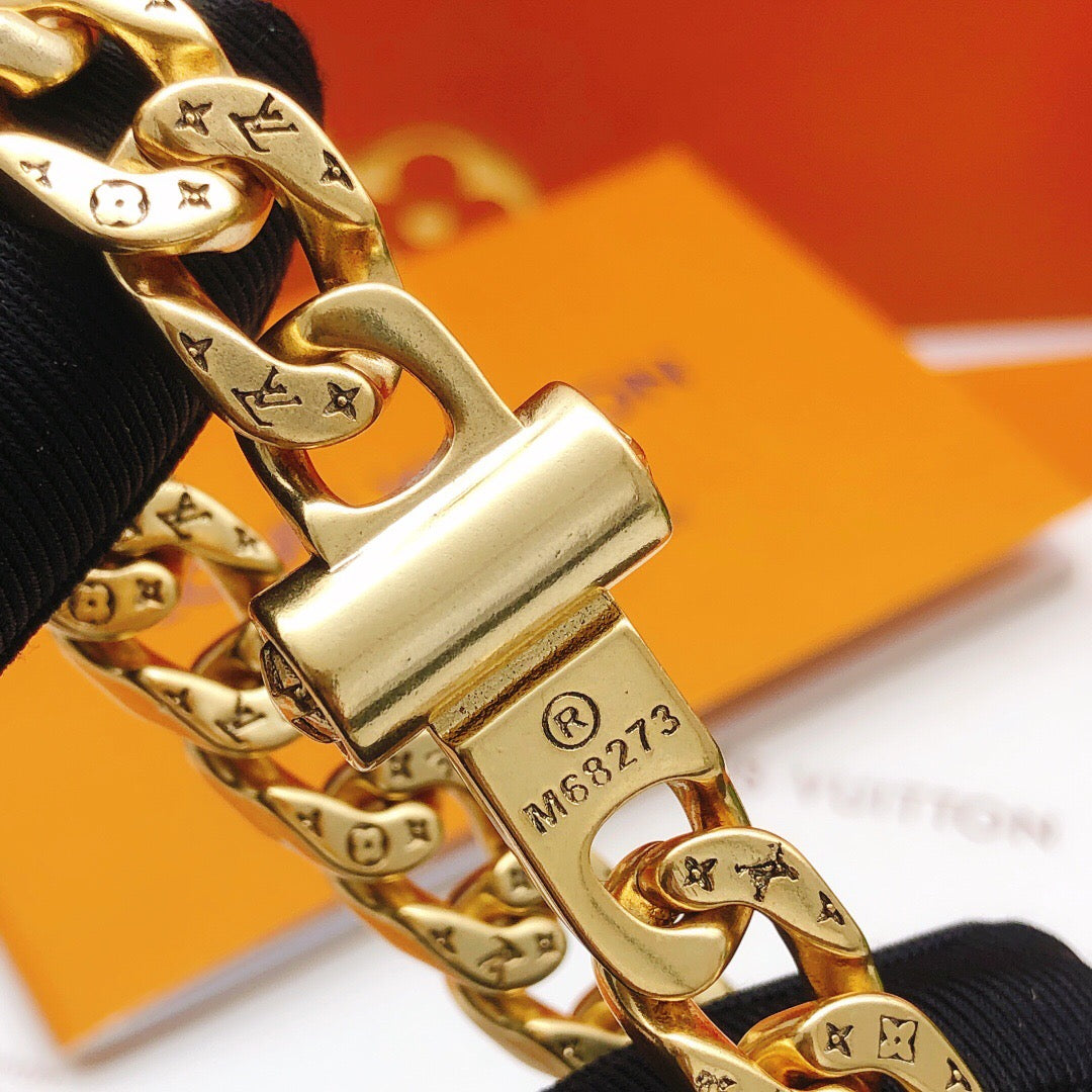 Geometric Emblem Bracelet in Gold-Tone – Design 031 side detail