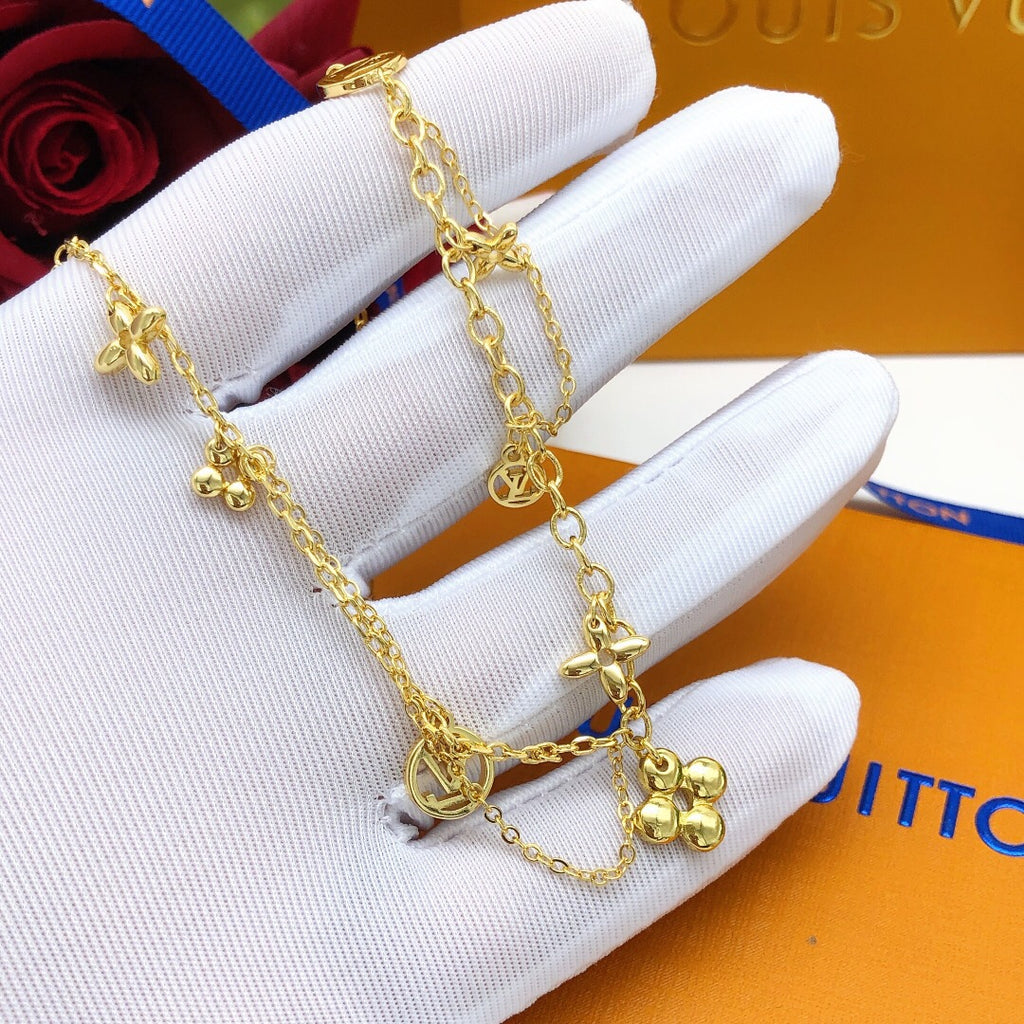 Floral Bracelet in Gold-Tone – Design 007 side detail