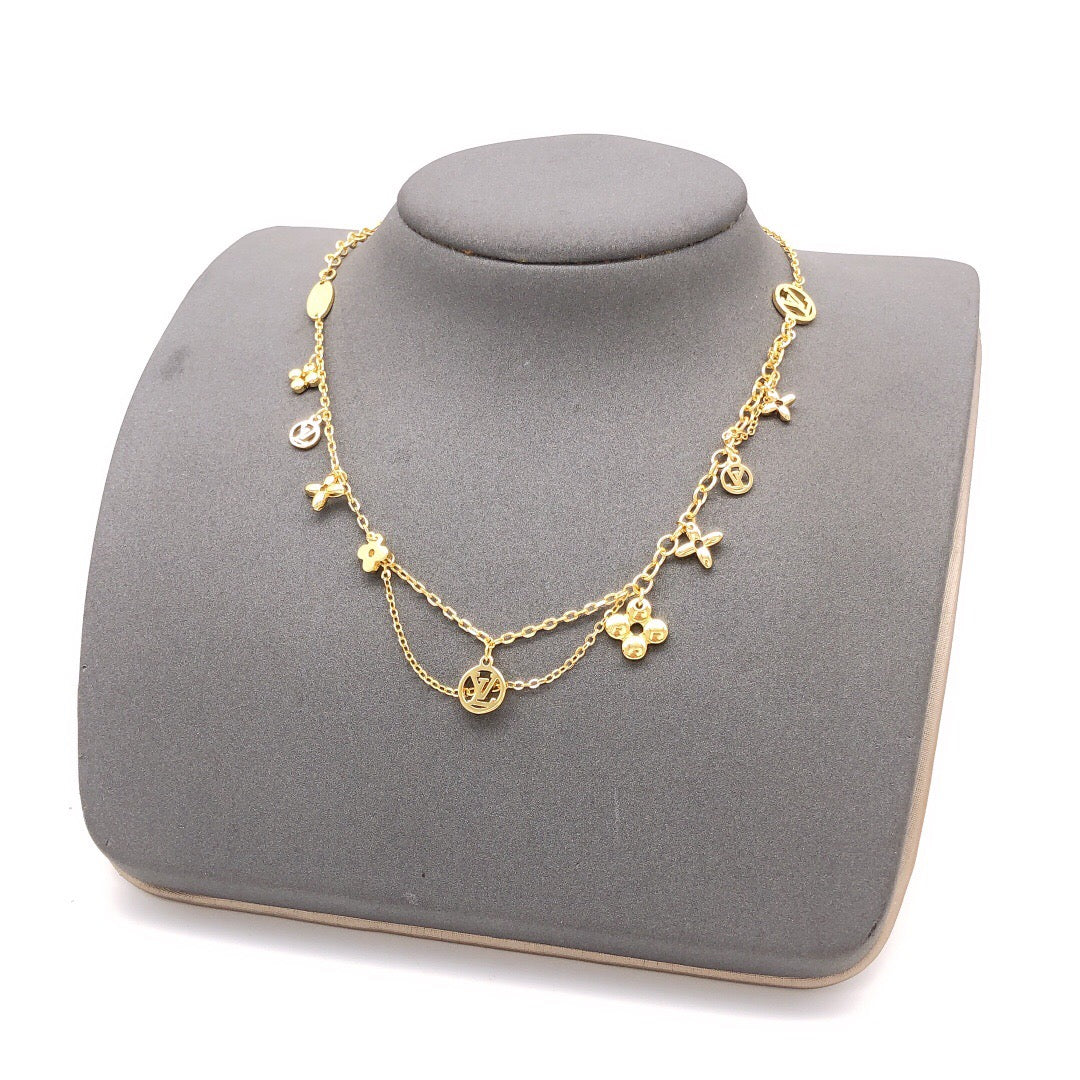 Floral Bracelet in Gold-Tone – Design 007 detail view