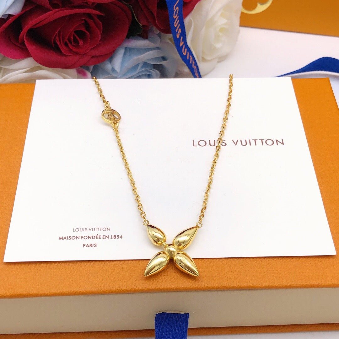 Geometric Emblem Bracelet in Gold-Tone – Design 042 detail view