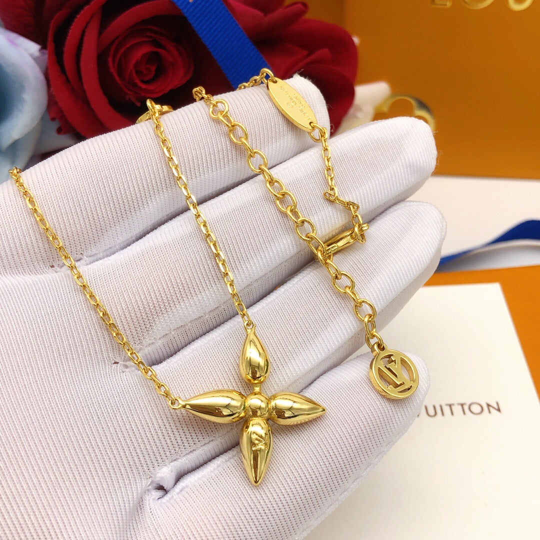 Geometric Emblem Bracelet in Gold-Tone – Design 030 side detail
