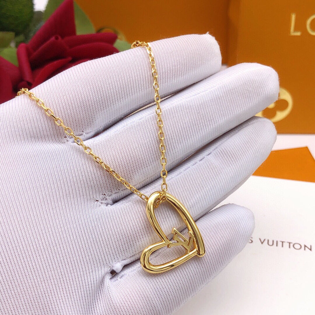 Heart Pendant Necklace in Gold-Tone – Design 004 close-up detail