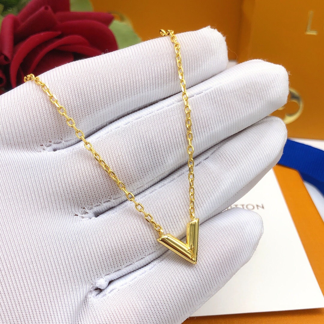 Geometric Emblem Pendant Necklace in Gold-Tone – Design 038 close-up detail