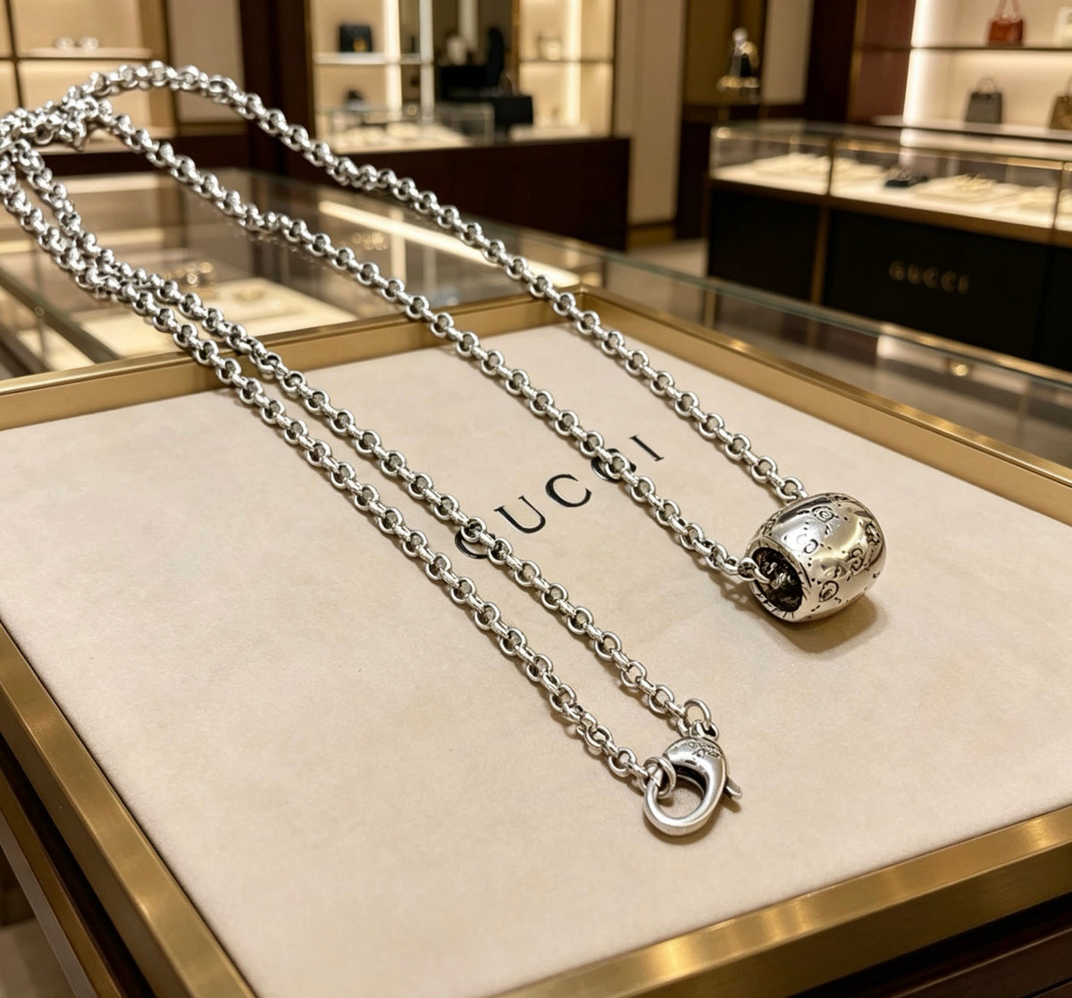 Double-G Emblem Pendant Necklace in Silver-Tone – Vintage Detail – Design 008 side detail