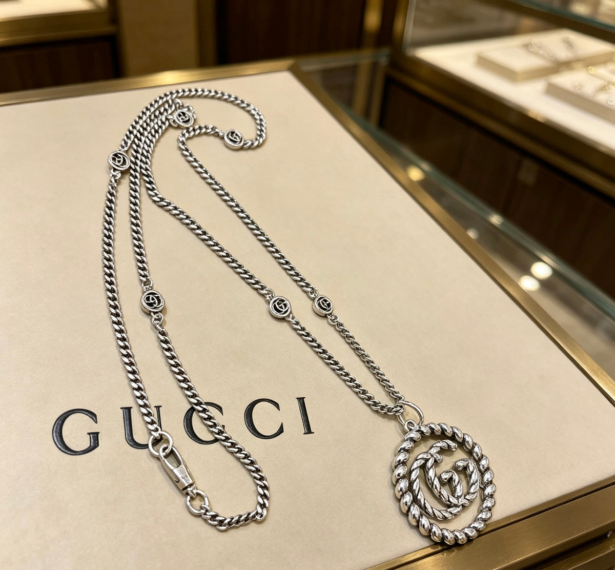 Double-G Emblem Pendant Necklace in Silver-Tone – Vintage Detail – Design 015 main product view