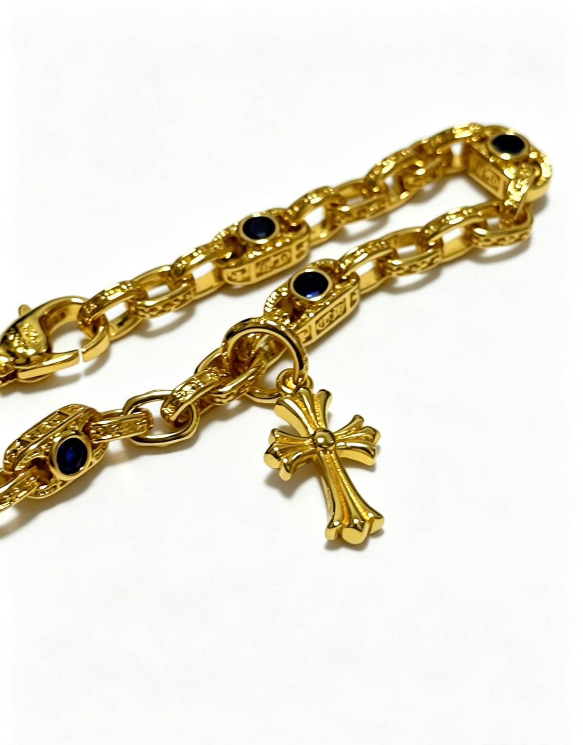 Cross Cuban-Link Bracelet in Antique Silver-Tone – Cuban Link – Design 04 close-up detail