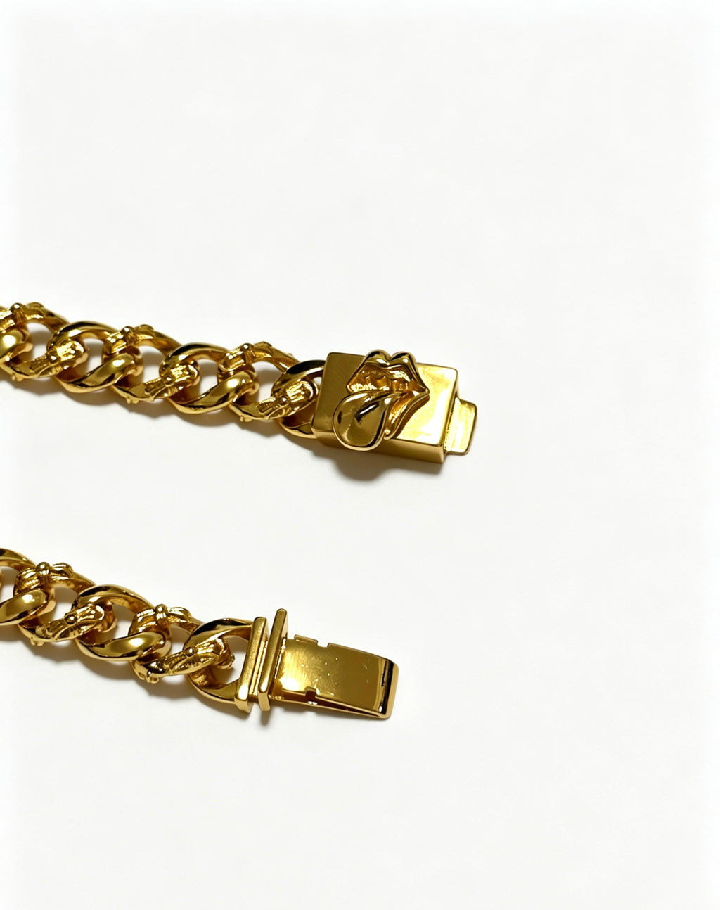 Cross Cuban-Link Bracelet in Antique Silver-Tone – Cuban Link – Design 03 side detail