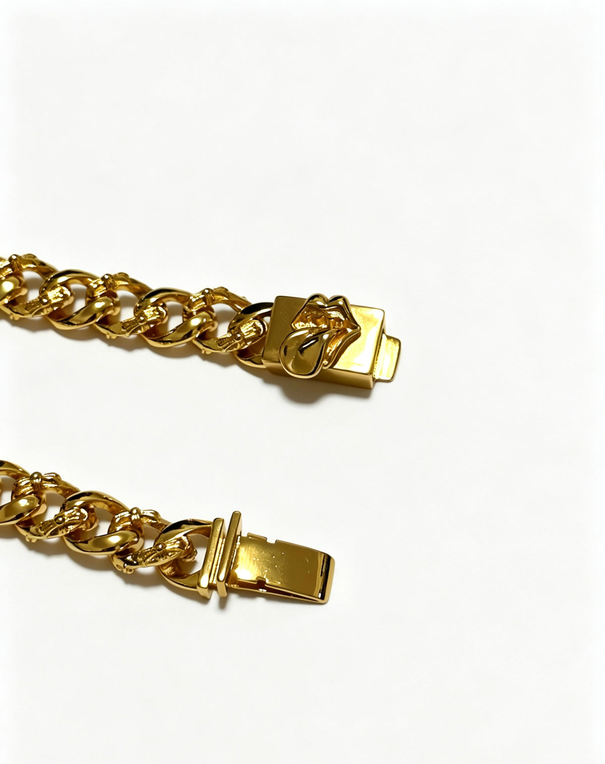 Cross Cuban-Link Bracelet in Antique Silver-Tone – Cuban Link – Design 03 side detail
