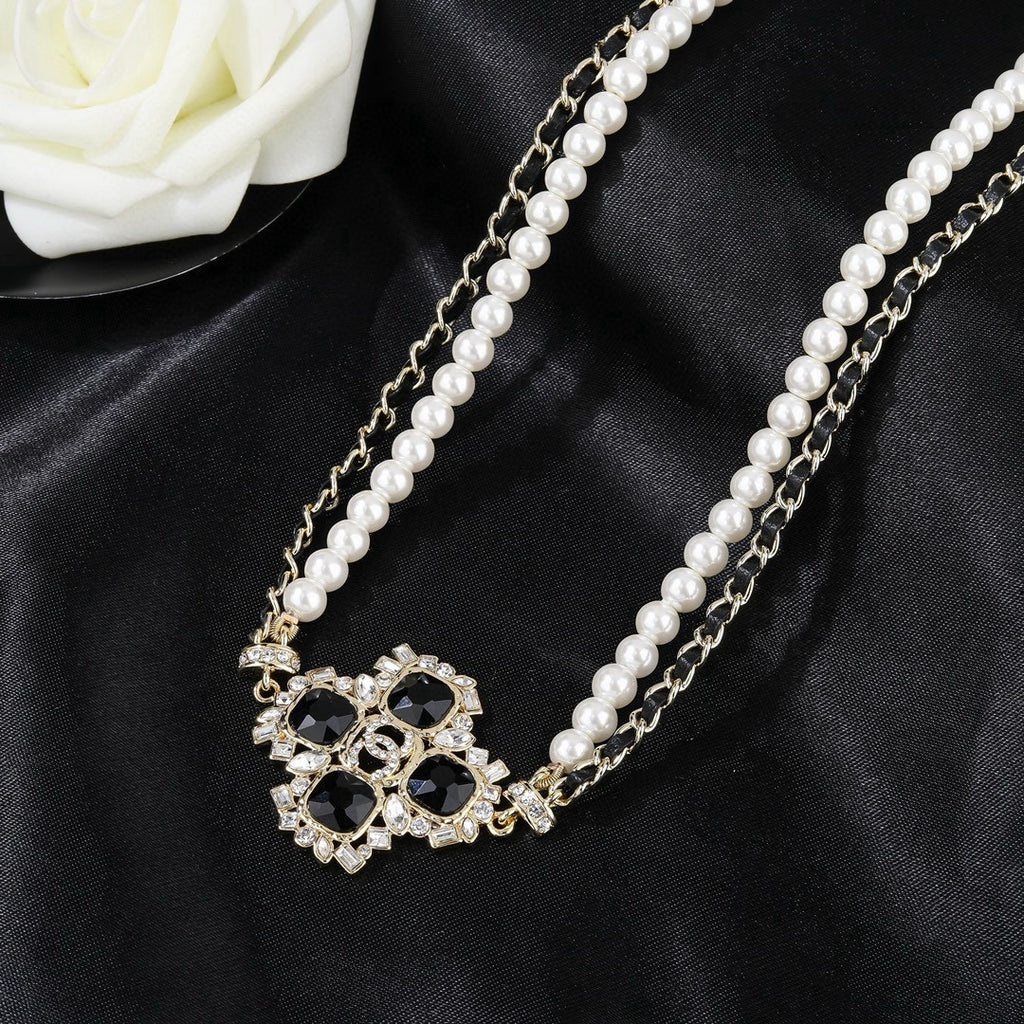 Pearl Pearl-Detail Pendant Necklace – Pearl Detail – Design 020 front product view