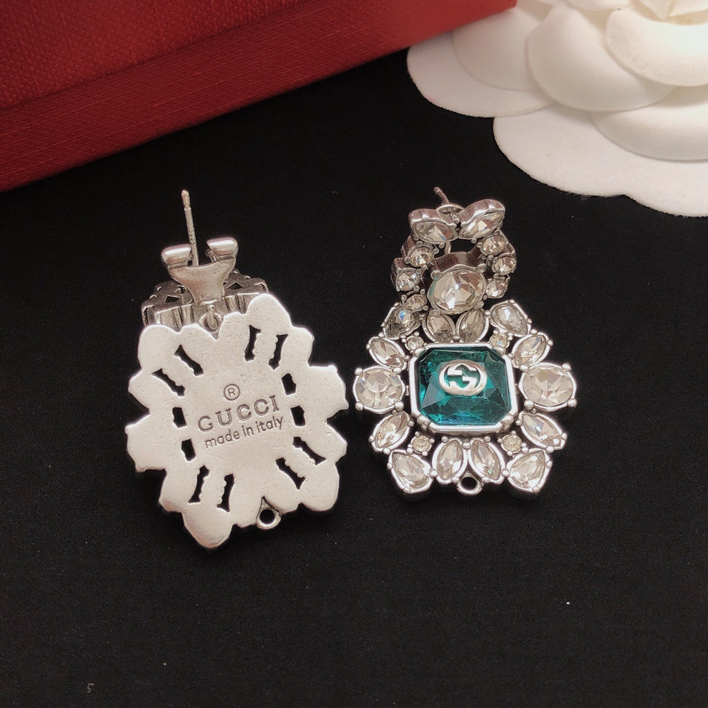 Pearl Pearl-Detail Statement Earrings – Pearl Detail – Design 003 side detail