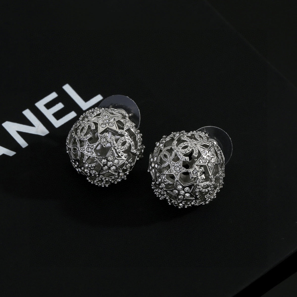 Star Stud Earrings in Gold-Tone – Star Detail – Design 003 close-up detail