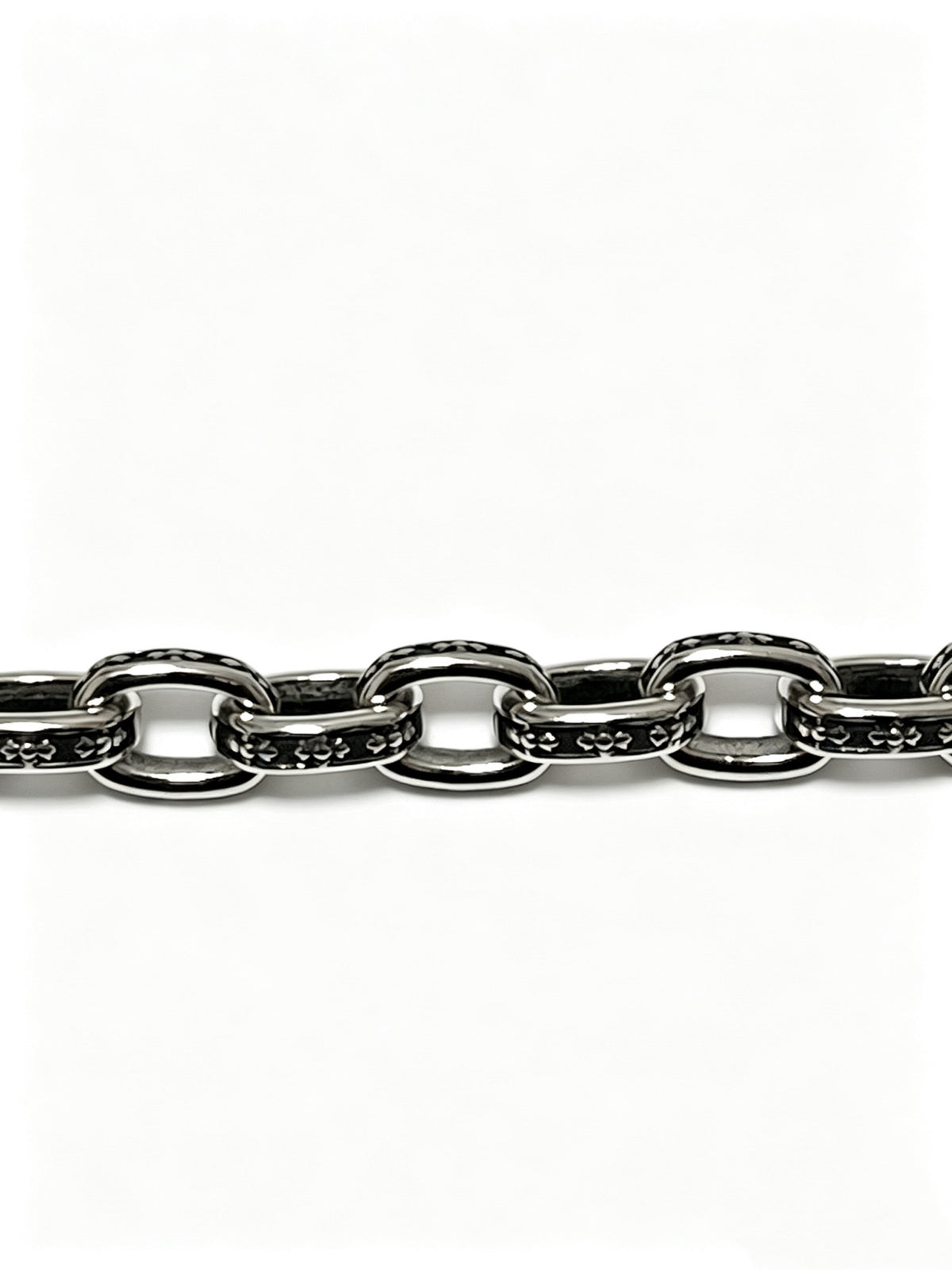 Cross Cuban-Link Bracelet in Antique Silver-Tone – Cuban Link – Design 09 side detail