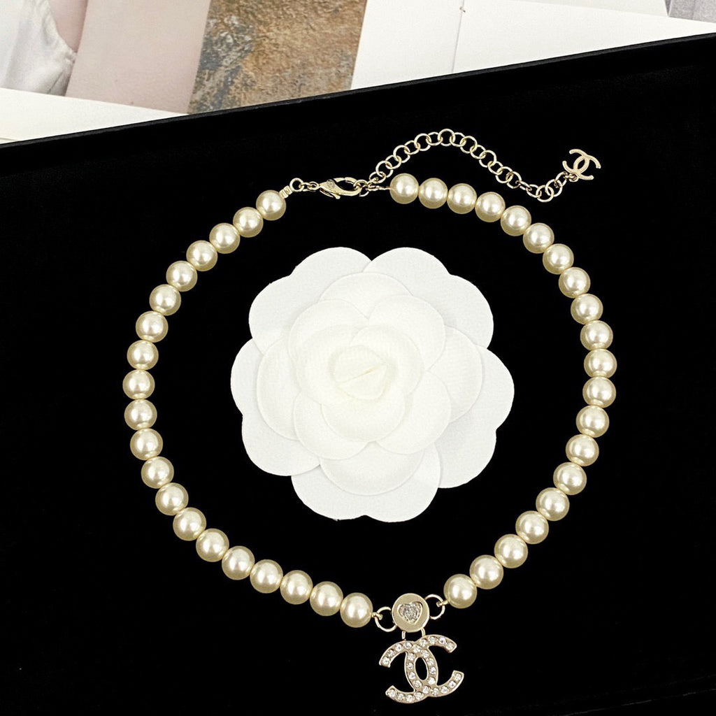 Pearl Pearl-Detail Pendant Necklace – Pearl Detail – Design 018 main product view
