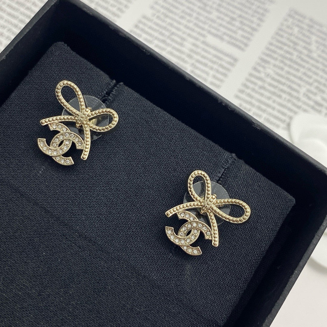 Double-C Emblem Stud Earrings in Polished Metal-Tone – Design 127 main product view