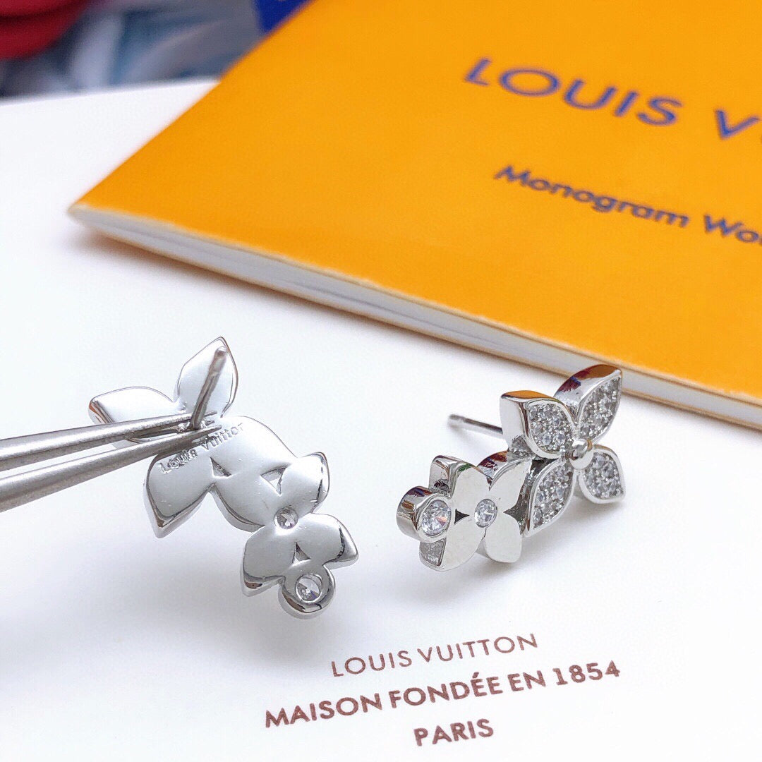 Star Stud Earrings in Silver-Tone – Silver Detail front product view