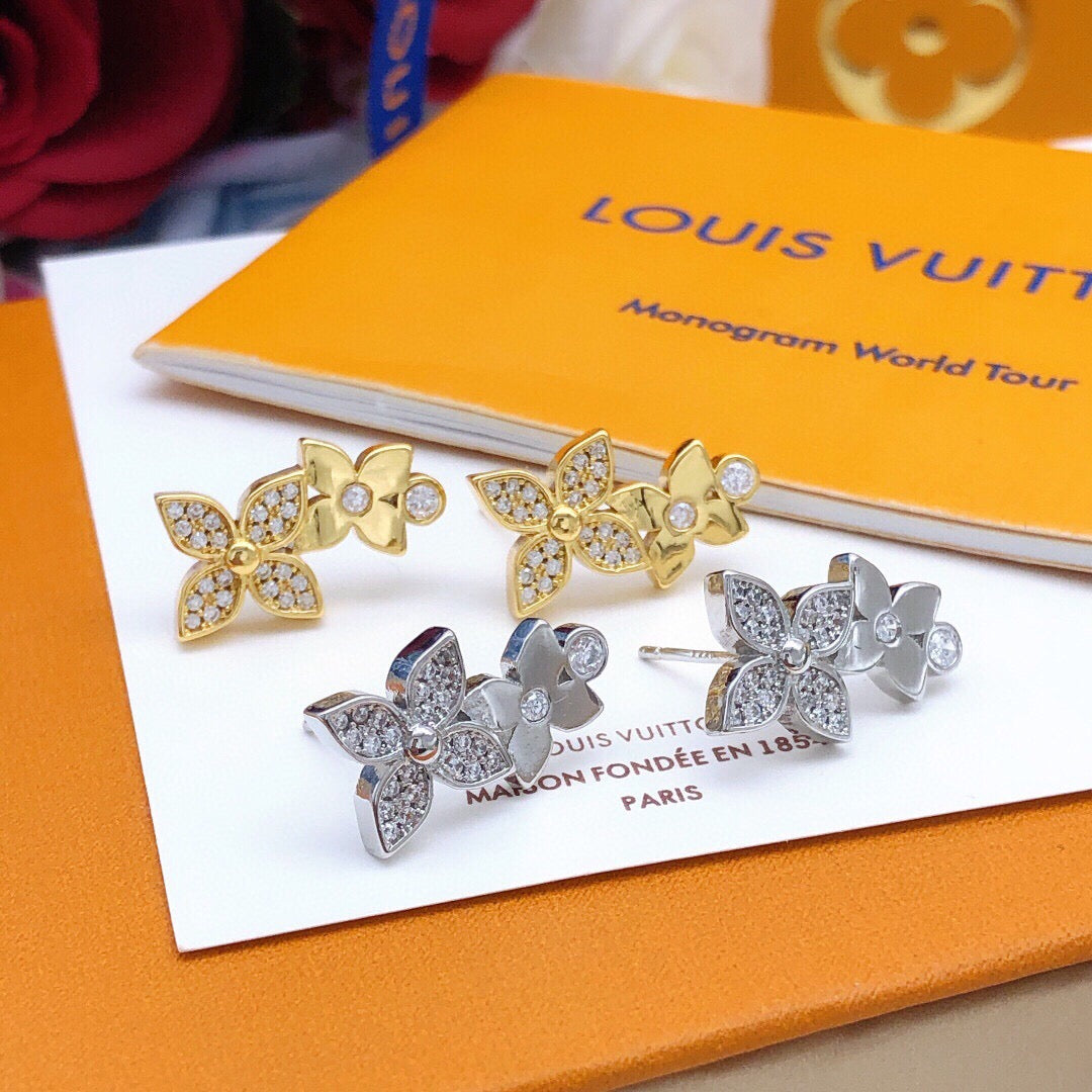 Star Stud Earrings in Silver-Tone – Silver Detail close-up detail