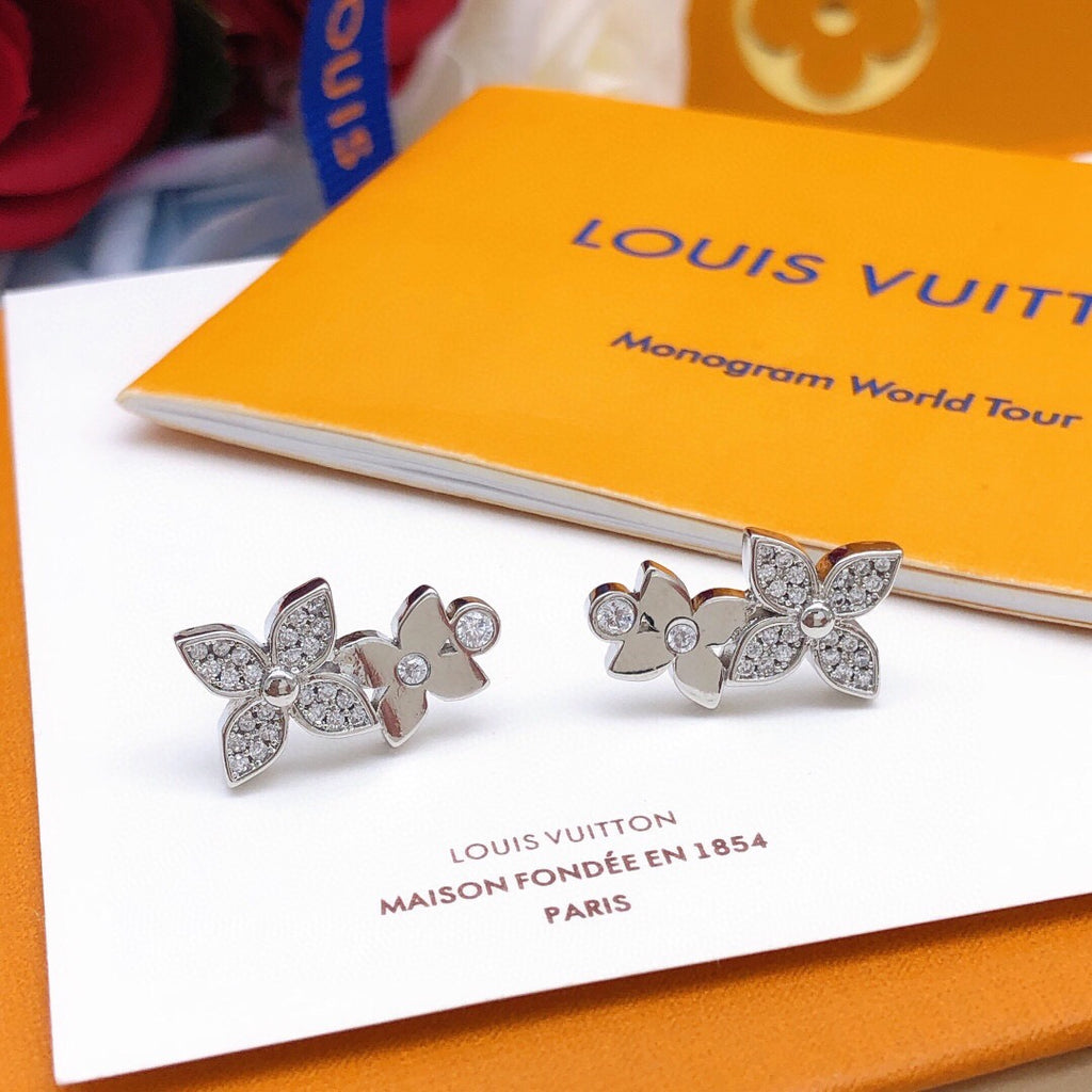 Star Stud Earrings in Silver-Tone – Silver Detail – Design 003 front product view