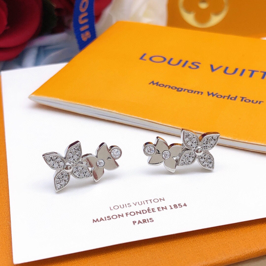 Star Stud Earrings in Silver-Tone – Silver Detail – Design 003 front product view
