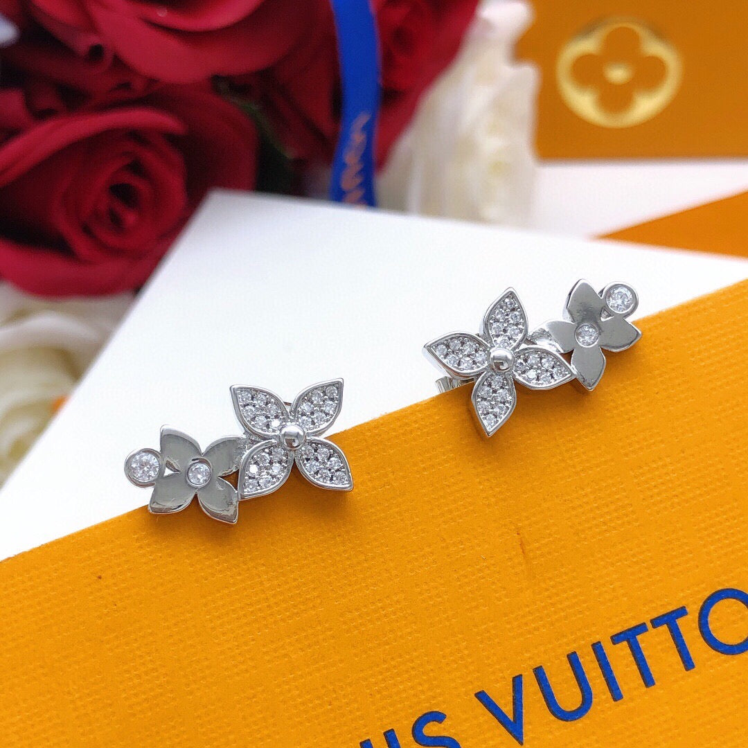 Star Stud Earrings in Silver-Tone – Silver Detail – Design 003 main product view