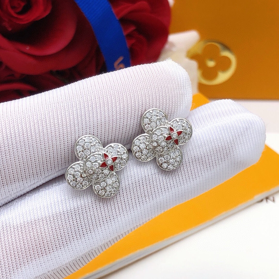 Floral Fashion Accessory – Silver Detail – Design 002 styled product view